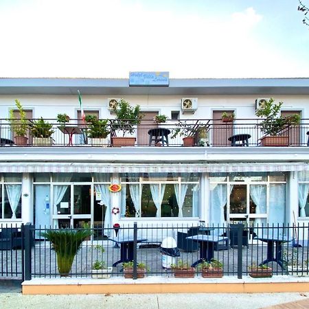 רימיני Hotel Villa Lorena מראה חיצוני תמונה