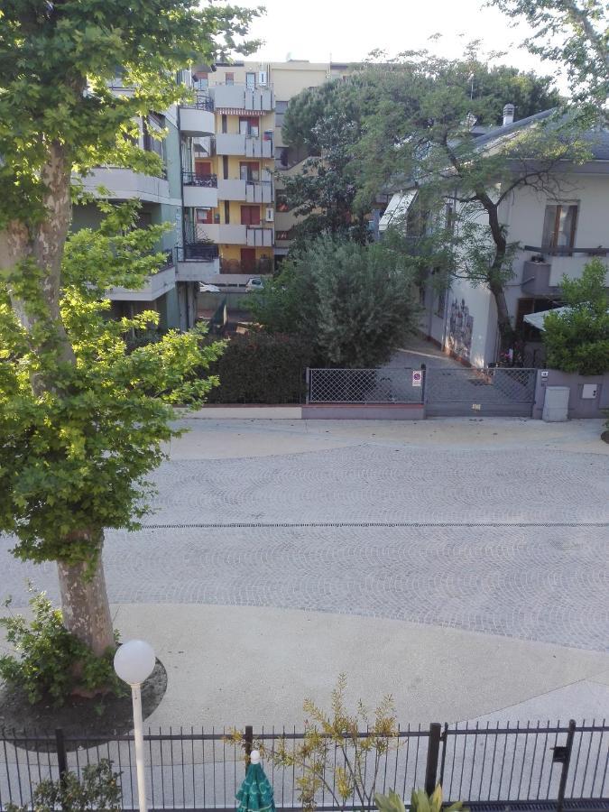 רימיני Hotel Villa Lorena מראה חיצוני תמונה