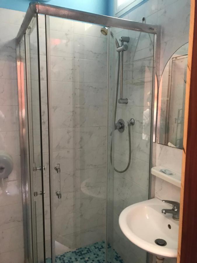 רימיני Hotel Villa Lorena מראה חיצוני תמונה