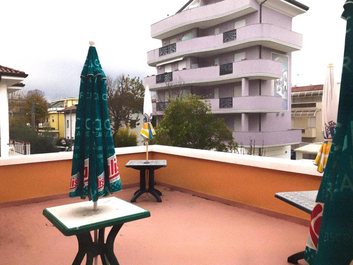 רימיני Hotel Villa Lorena מראה חיצוני תמונה