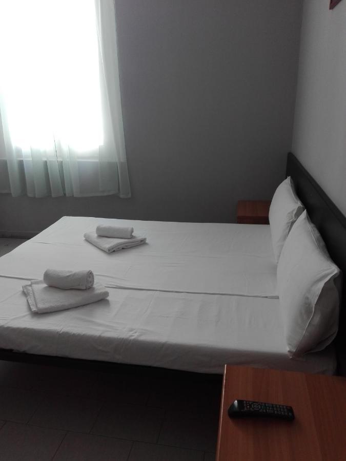רימיני Hotel Villa Lorena מראה חיצוני תמונה