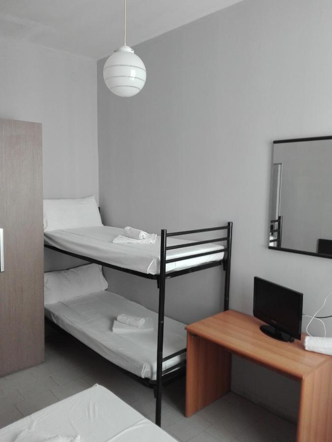 רימיני Hotel Villa Lorena מראה חיצוני תמונה