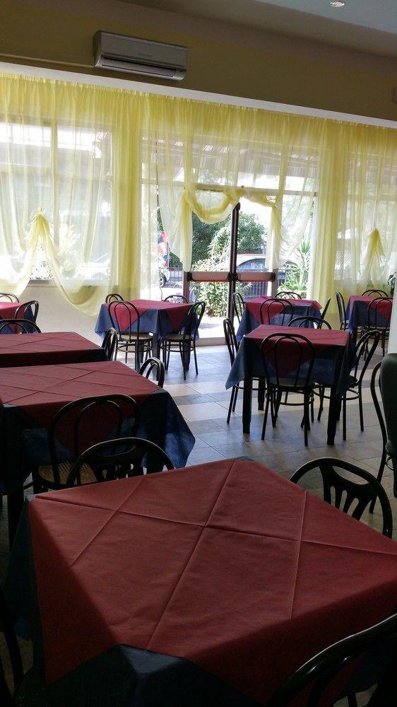 רימיני Hotel Villa Lorena מראה חיצוני תמונה
