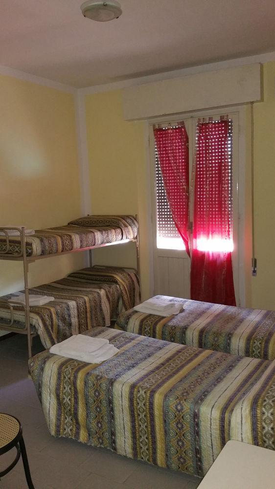 רימיני Hotel Villa Lorena מראה חיצוני תמונה