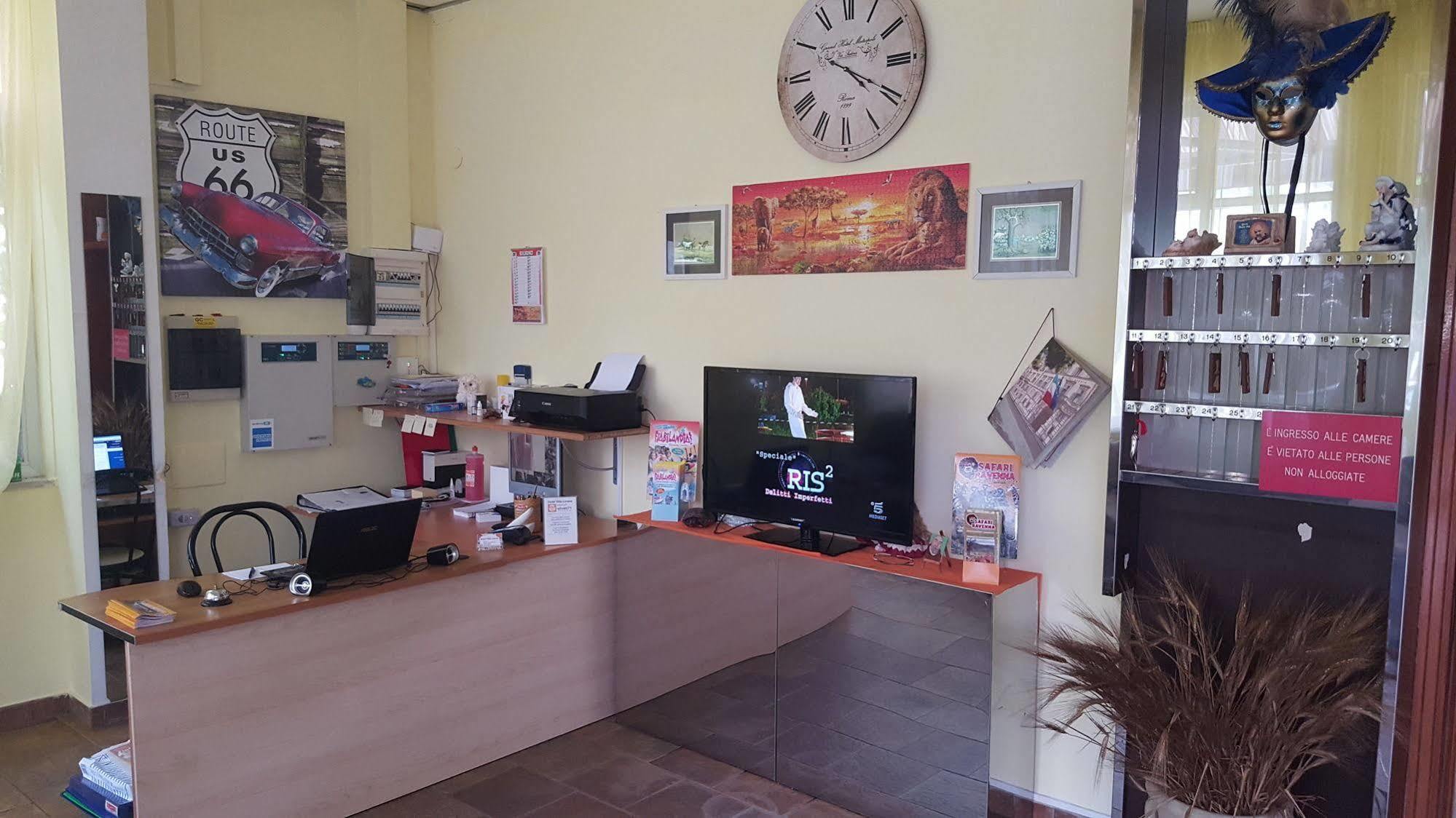 רימיני Hotel Villa Lorena מראה חיצוני תמונה