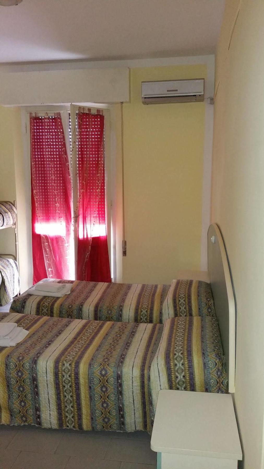 רימיני Hotel Villa Lorena מראה חיצוני תמונה