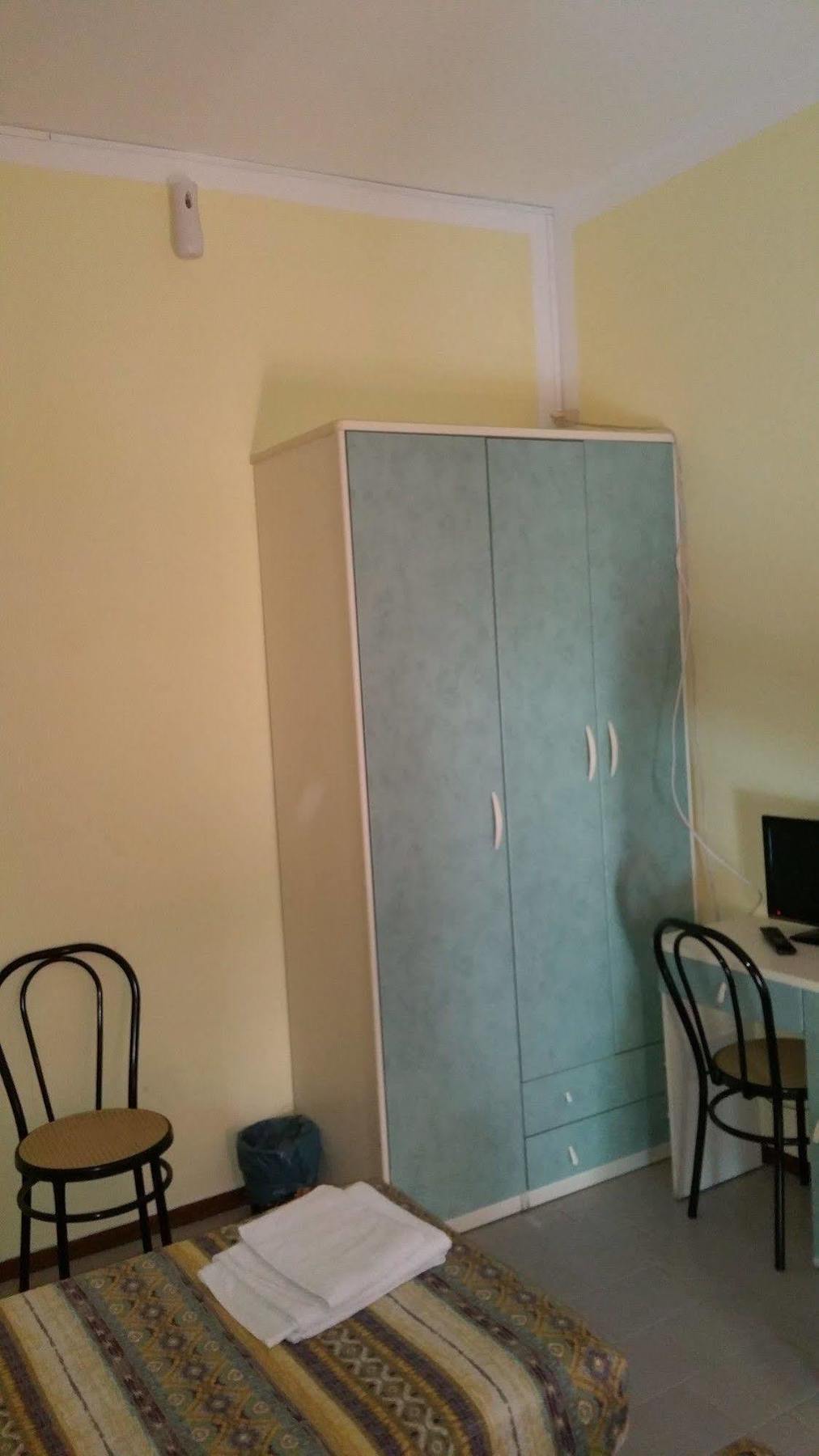 רימיני Hotel Villa Lorena מראה חיצוני תמונה
