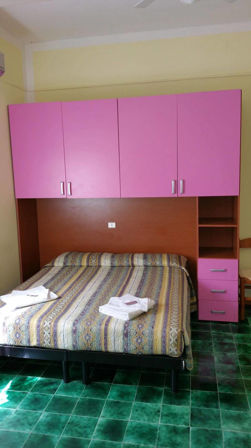 רימיני Hotel Villa Lorena מראה חיצוני תמונה