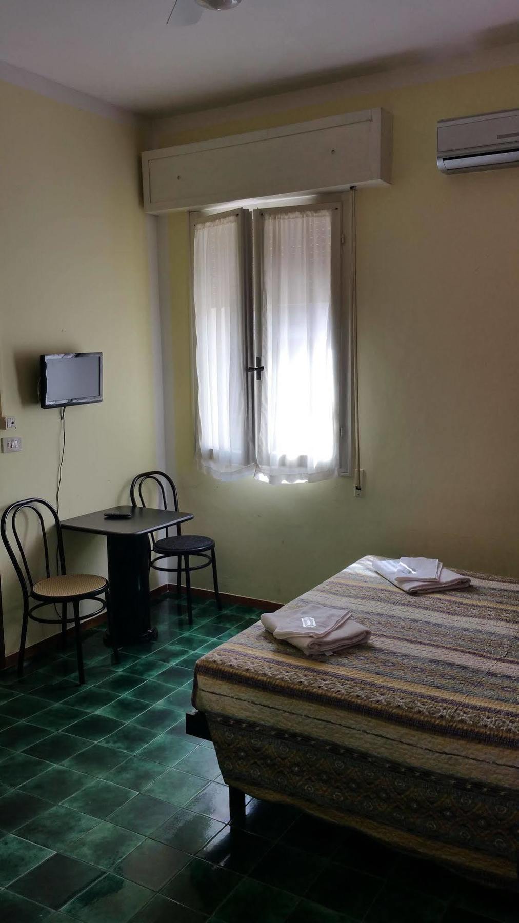 רימיני Hotel Villa Lorena מראה חיצוני תמונה