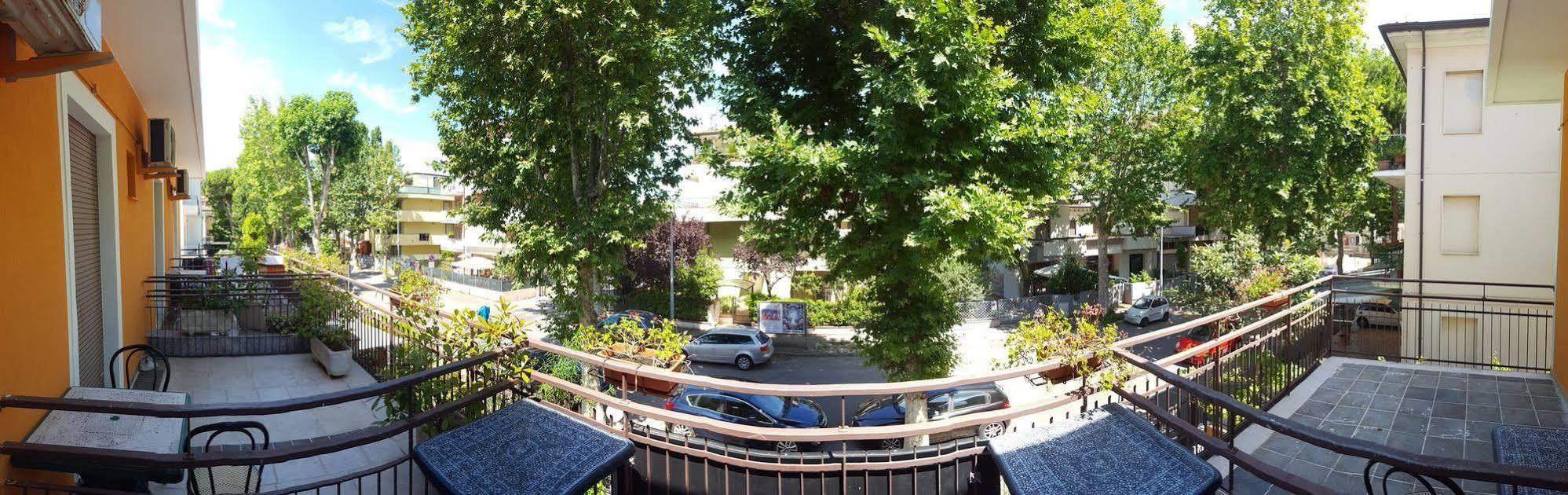 רימיני Hotel Villa Lorena מראה חיצוני תמונה